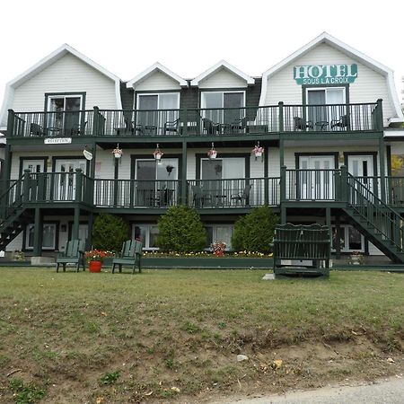 Hotel Sous La Croix 152725 タドゥサック エクステリア 写真