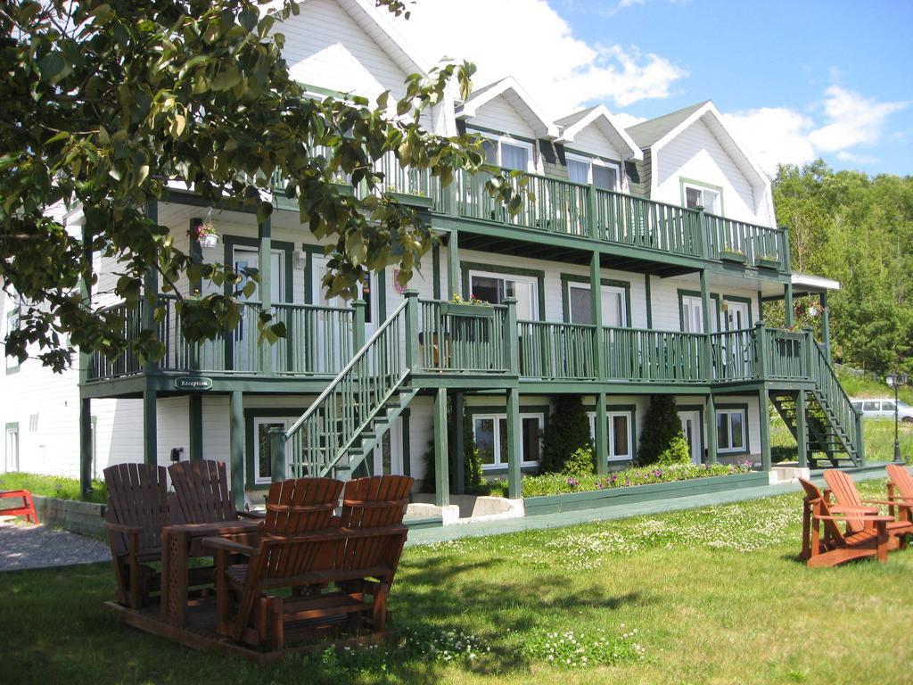 Hotel Sous La Croix 152725 タドゥサック エクステリア 写真