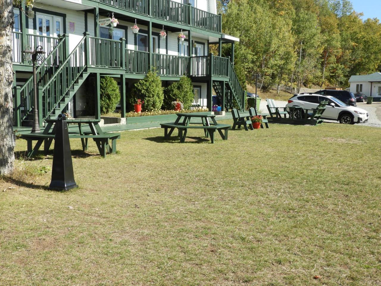 Hotel Sous La Croix 152725 タドゥサック エクステリア 写真